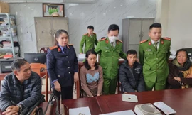 Bắt 4 đối tượng mua bán ma tuý, luôn thủ 'hàng nóng' để chống trả