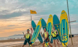 Trải nghiệm chèo SUP đón bình minh tuyệt đẹp trên biển Cửa Lò