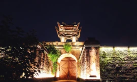 Lung linh thành cổ Vinh về đêm