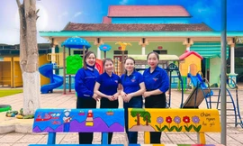 'Khoác áo mới' cho ghế đá cũ 