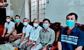 Bỏ tàu cứu người, 6 ngư dân thoát chết trong gang tấc