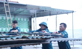 Chưa đến hạn, nhiều chủ ki-ốt chắn biển Cửa Lò đã tiên phong tháo dỡ 