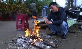 Rét đậm, người dân co ro đốt lửa giữa phố tìm hơi ấm
