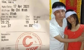 Tấm vé thương gia và câu chuyện xúc động về người cha cầu xin bay sớm: “Con tôi mất rồi”
