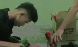 Chế tạo bom xăng rồi rủ bạn học ném vào nhà dân để trả thù