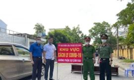 Đưa người 'thông chốt' kiểm soát dịch vào thành phố để lấy 30 nghìn tiền công