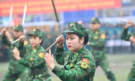 Những nữ chiến sĩ biên phòng xinh đẹp biểu diễn võ thuật, khí công