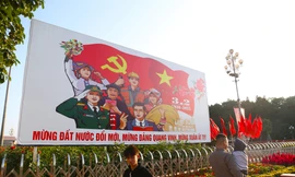 Phố phường thành Vinh rực rỡ cờ hoa chào mừng 95 năm ngày thành lập Đảng