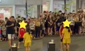 Phẫn nộ cảnh 'ghép đôi' hai trẻ em trên phố đi bộ TP Vinh