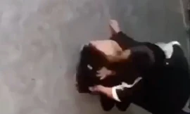 Nữ sinh lớp 7 ở Nghệ An bị bạn học đánh đập, lột áo