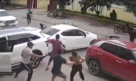 Nữ tài xế nghi đạp nhầm chân ga tông nhiều xe trên phố