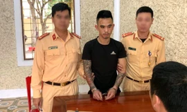 CSGT khống chế đối tượng xăm trổ, định phi tang hàng nghìn viên ma túy xuống mương