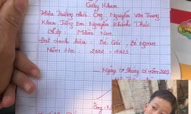 Thích thú với tờ giấy khen ông bố tự 'thiết kế' tặng con trai sau lễ tổng kết