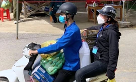 Ngày đêm đi chợ giúp bà con biên giới những ngày phong tỏa