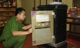 Bắt hai đạo chích chuyên đục két sắt đền, chùa