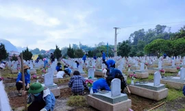 Hơn 750 đoàn viên thanh niên chỉnh trang khuôn viên Nghĩa trang Quốc tế Việt Lào