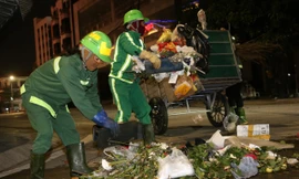 'Bóng hồng' bám đường xuyên Tết làm sạch từng con phố 