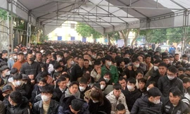 Chen nhau nộp hồ sơ đi lao động Hàn Quốc 