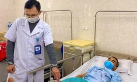 Người đàn ông 55 tuổi bị máy cắt cỏ chém lìa cẳng chân phải