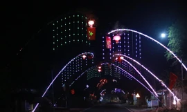 Lung linh trong đêm những cung đường nêu đón Tết 