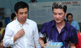 Mr. Đàm đi làm từ thiện cùng thầy giáo cũ