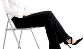 Hại sức khỏe vì ngồi vắt chân