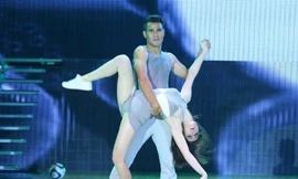 Phan Thanh Bình khiêu vũ như đá bóng