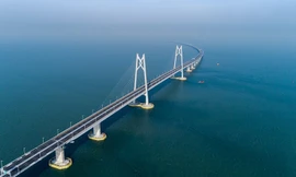 Cầu vượt biển dài nhất thế giới: Chịu được siêu bão, động đất 8 độ