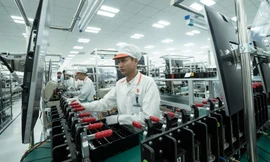 Có gì bên trong nhà máy sản xuất điện thoại Vinsmart?