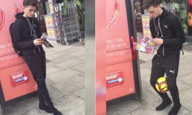 Tròn mắt xem thanh niên đá bóng như làm ảo thuật trên phố