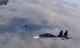 Xem chiến đấu cơ Nga tiếp nhiên liệu cực khó trên không