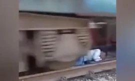 Thoát chết thần kỳ khi bị tàu hỏa lao qua người