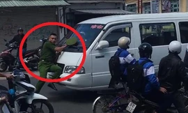 Xe khách vi phạm ủi cảnh sát hàng trăm mét trên phố Đà Lạt