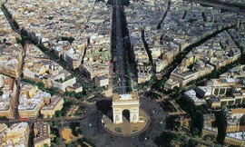 Khải Hoàn Môn yên bình trước khi bị phá hoại trong cuộc biểu tình