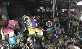 Hình ảnh tan hoang sau vụ cháy kho chứa hàng gần chợ Vinh