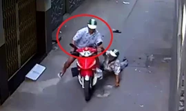 Dùng ống chích cướp xe ôm của tài xế lớn tuổi, đạo tặc bị dân tóm gọn