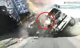 Xe tải nát đầu sau va chạm thảm khốc, 2 mẹ con thoát chết kỳ diệu