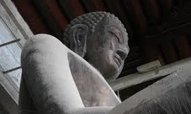 Tượng phật nặng 200 tấn mạ đồng đen trong ngôi chùa sở hữu thiên thạch