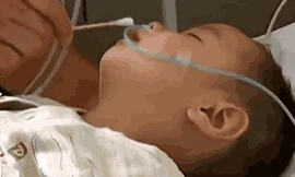 Bé trai 2 tuổi đột nhiên 'ốm nghén', phát hiện thai nhi trong bụng