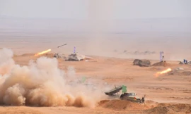 Tăng Mỹ Abrams gầm thét với hỏa lực yểm trợ của Shilka và Grad Nga