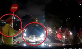 Thấy ô tô đi ngược chiều giờ cao điểm, tài xế hô hoán, 'mách' CSGT