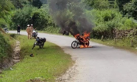 Cự cãi, đốt xe ngay trước mặt CSGT vì quên giấy tờ