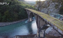 Thành phố 'ma' bỗng trở nên đẹp lạ sau khi bị thiên nhiên chiếm đóng