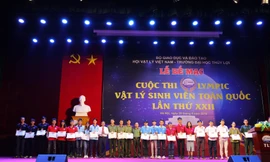 Trao thưởng cho các đội đạt giải