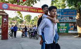 Thí sinh 10 năm cõng bạn được Đại học Y dược Thái Bình miễn học phí