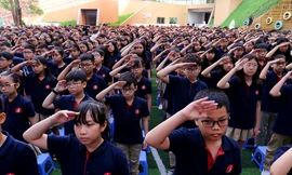 Lời tâm sự xúc động của 'ông nội' trong lễ khai giảng không bóng bay