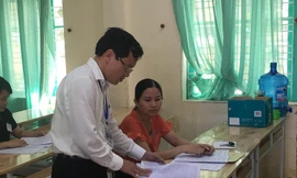 Ông Mai Văn Trinh thanh tra công tác chấm thi tại Hòa Bình trong kỳ thi THPT Quốc gia 2018.