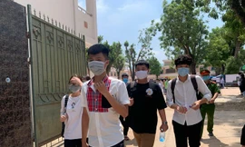 Dịch COVID-19 vào đề thi tiếng Anh