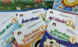 Đề nghị Nhà xuất bản giảm tối đa giá sách giáo khoa