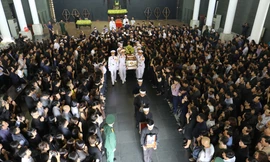 Lời nhắn nhủ đẫm nước mắt của anh trai Thứ trưởng giáo dục Lê Hải An